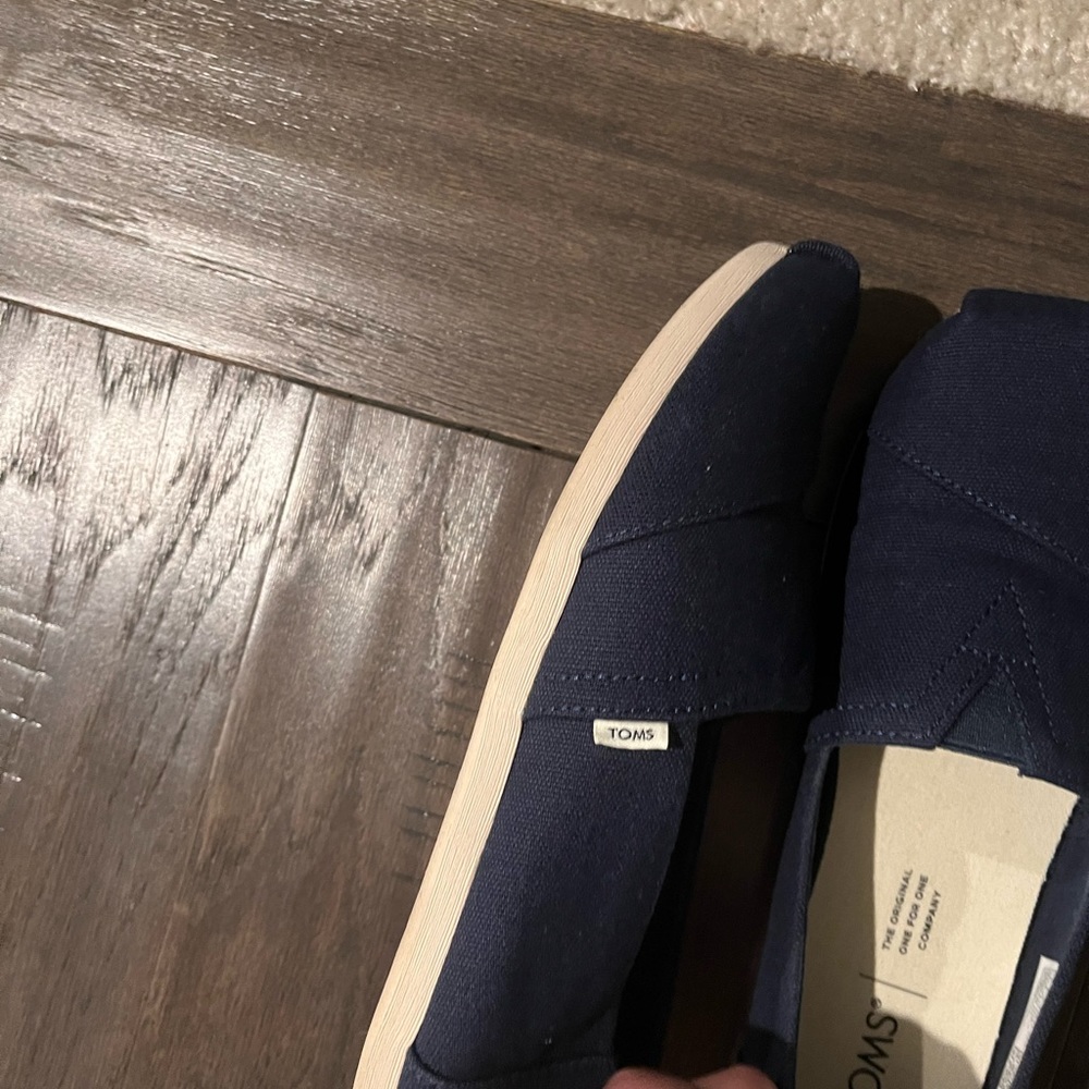 TOMS - Picture 10 of 11